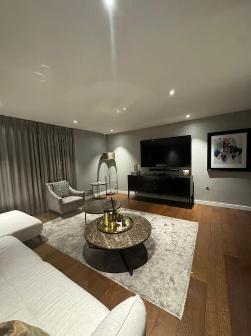 Luxury Chelsea Waterfront View Londra